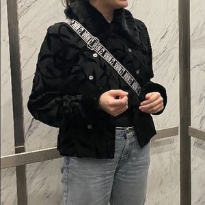 VINTAGE VELVET FUR COLLAR AND SLEEVED BLACK TOP